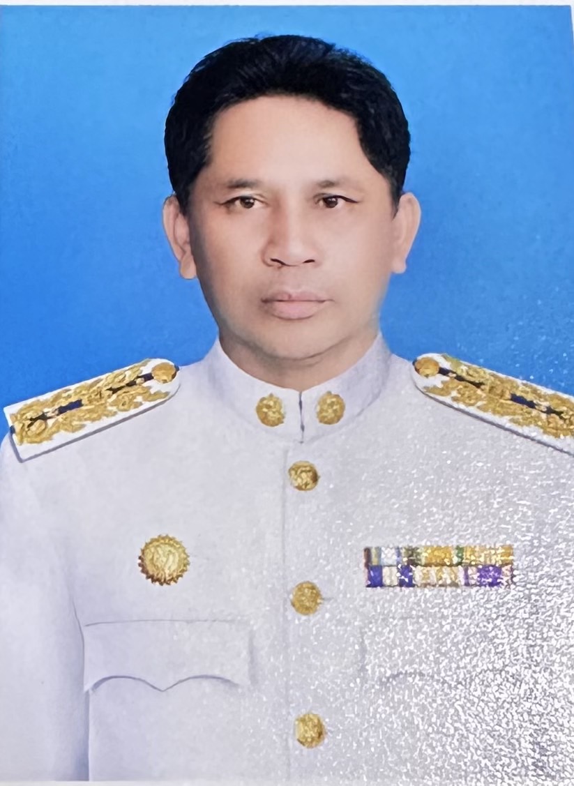 นายจุมพฏ เพชรศรี